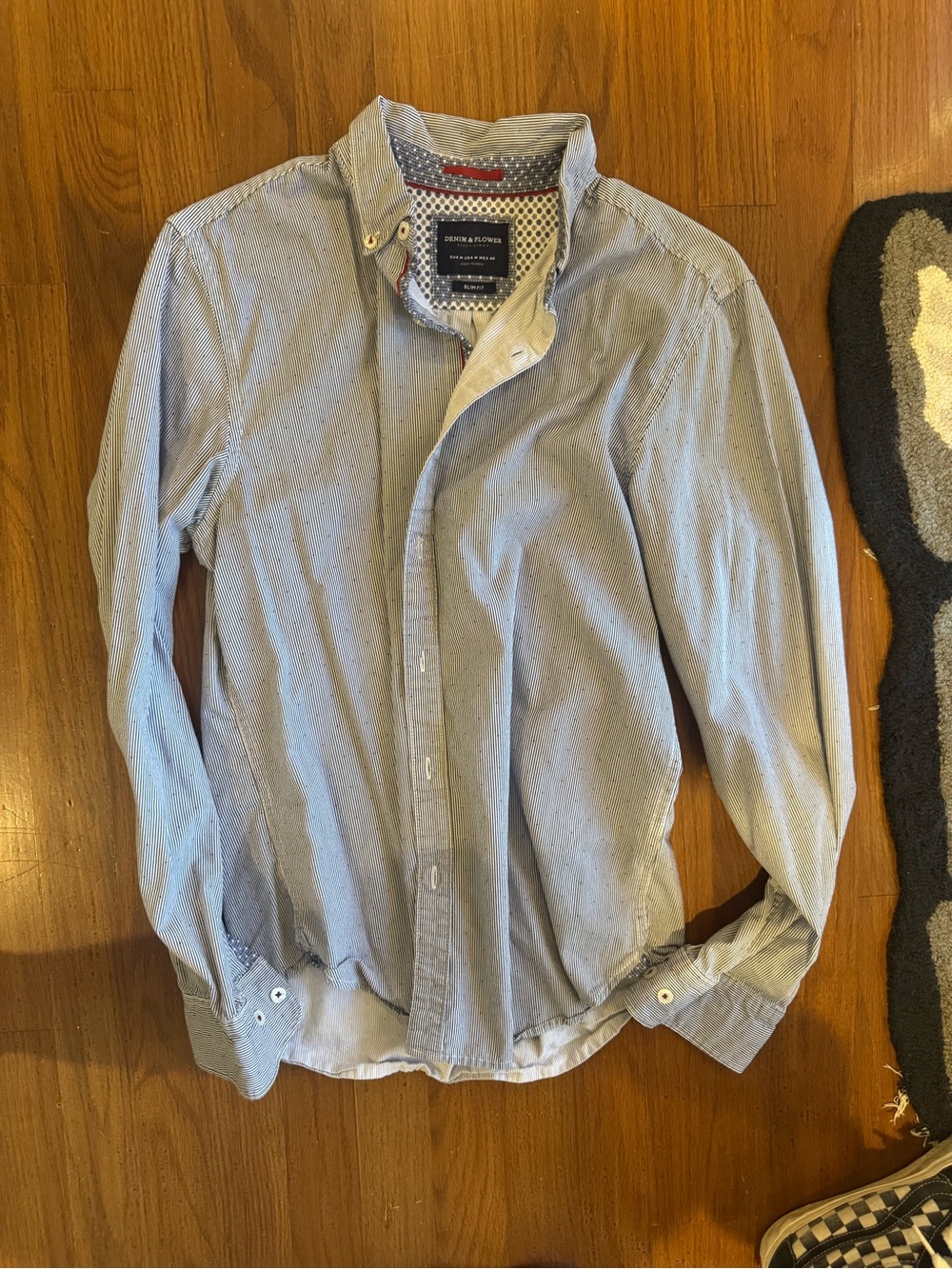 Denim & Flower Light Blue Men's Button-Down Shirt with Subtle Dot Detail